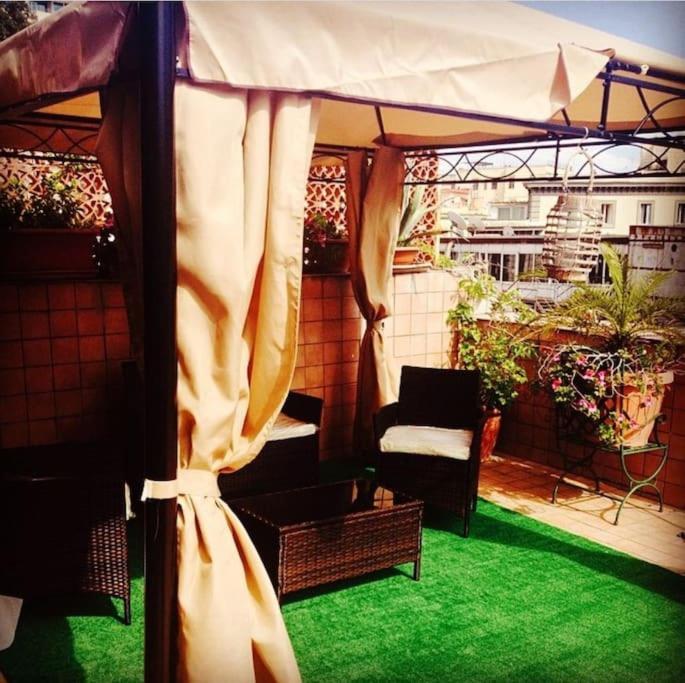 Apartamento Amazing Roof In The Heart Of Naples! Exterior foto